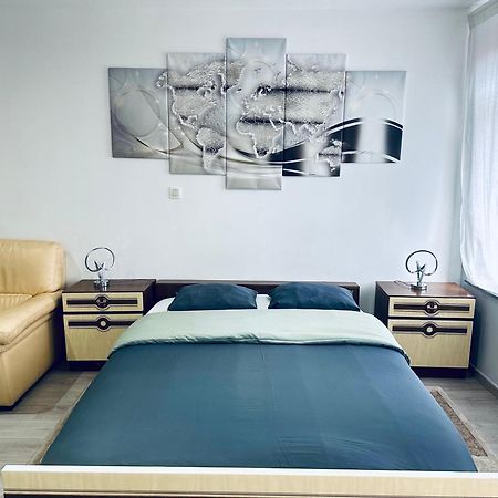 Chambre Et Sdd Privees Dans Une Maison Partagee Avec Des Residents Монс Екстер'єр фото